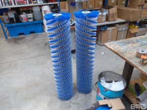 Brosse rotative pour panneaux solaires avec garnissage hélicoïdal en deux matières.