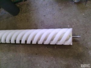 Une brosse rotative à garnissage hélicoïdal dense, conçue pour le nettoyage efficace des panneaux solaires. La configuration des poils permet une élimination optimale des salissures et dépôts, garantissant une production d'énergie solaire optimale.