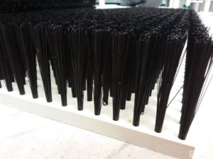 Facilitez le passage des poissons et des anguilles en aval et en amont des cours d'eau grâce à nos brosses techniques conçues pour les passes à poissons et les passes à anguilles. Nos solutions durables et performantes favorisent la migration ichtyologique et préservent la biodiversité aquatique.