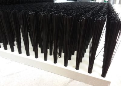Facilitez le passage des poissons et des anguilles en aval et en amont des cours d'eau grâce à nos brosses techniques conçues pour les passes à poissons et les passes à anguilles. Nos solutions durables et performantes favorisent la migration ichtyologique et préservent la biodiversité aquatique.